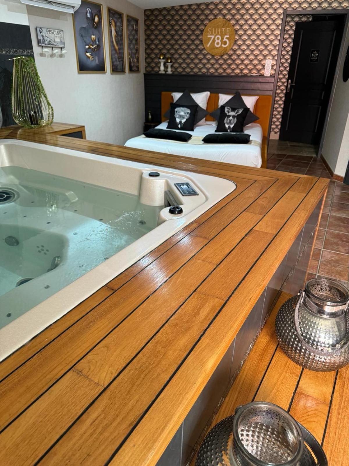 785 Jacuzzi Sauna
